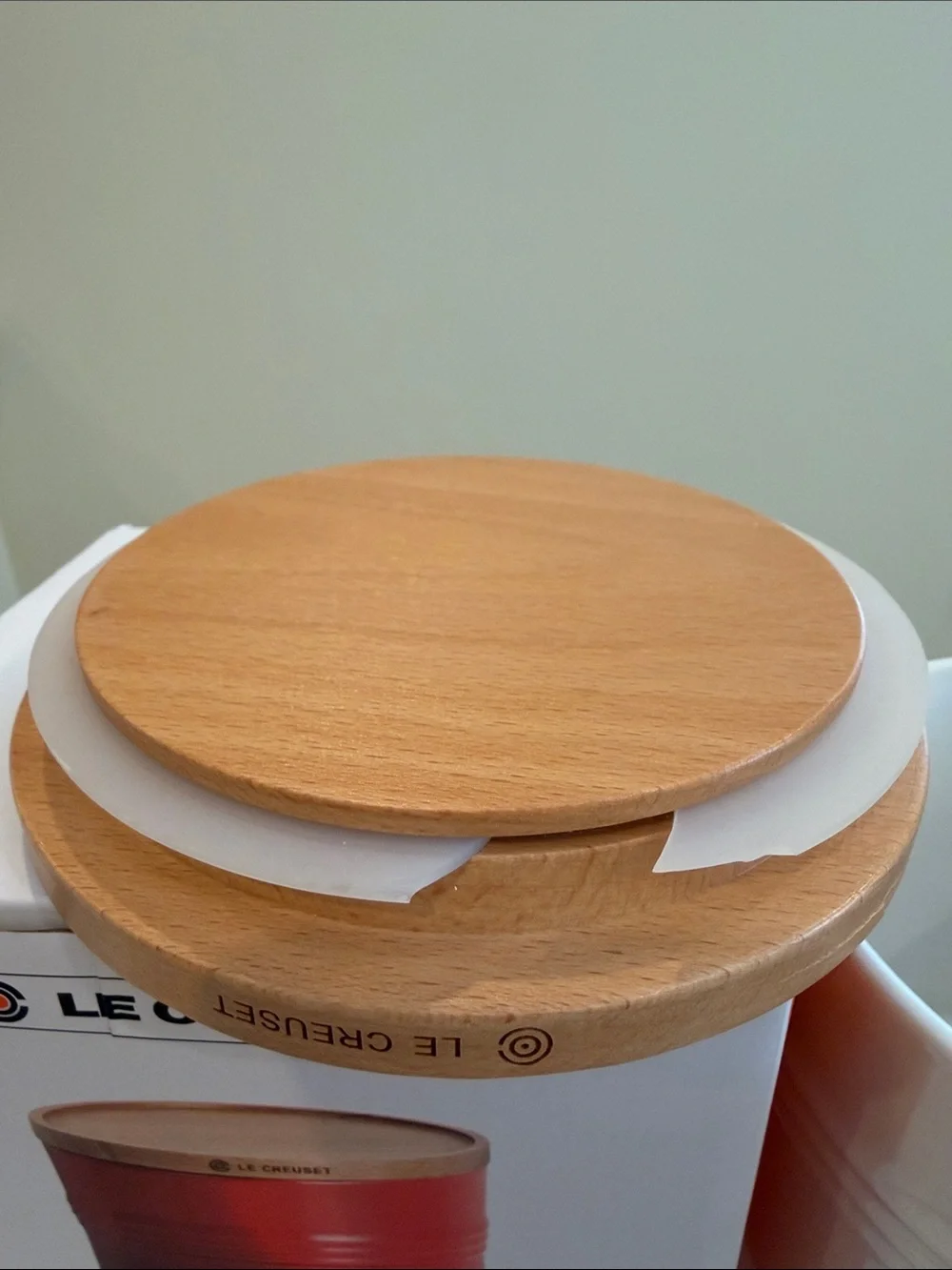 New Le Creuset 1.5 qt Ceramic Storage Canister with Wood Lid in WHITE _ FLAWED